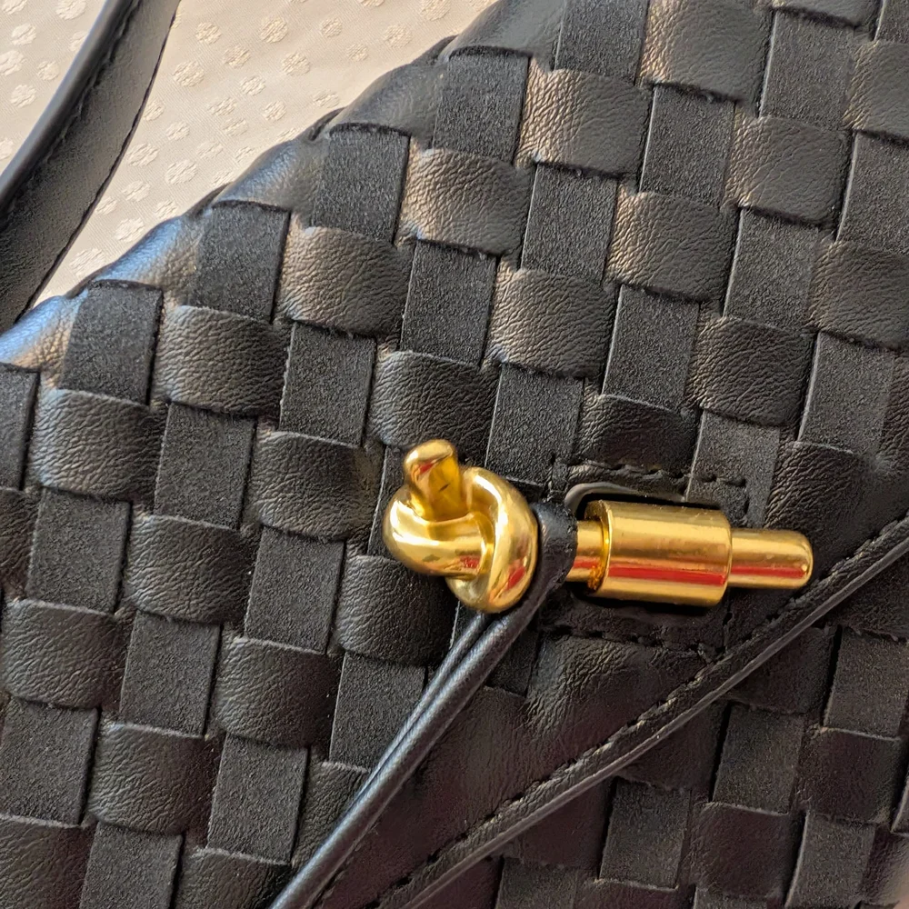 Bottega'esque Black Woven Clutch/Crossbody - A Bottega Wannabe- Brand New - Picture 2 of 3